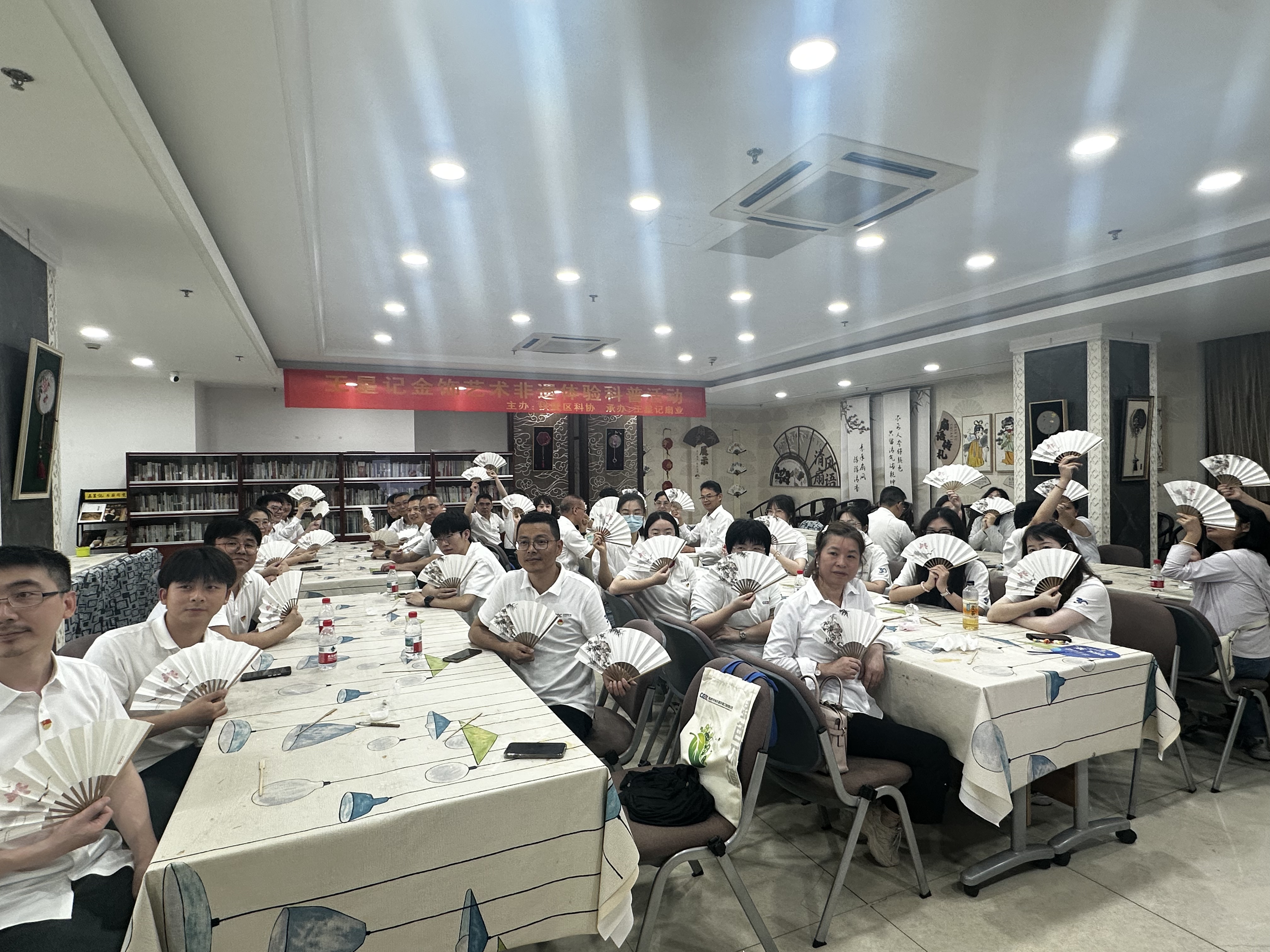 王星记金饰艺术扇艺非遗体验科普活动火热进行中